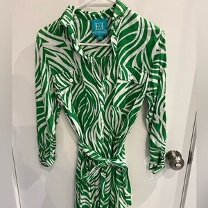 Escapada Lightweight Green and White Zebra Pattern Short Dress
